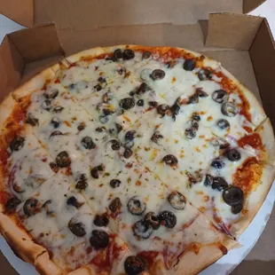 I ordered 11 inch cheese pizza with black olives and red onions.