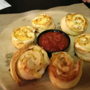 Pinwheel breadsnacks full of yummy cheese!