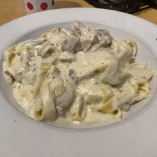 Alfredo fettuccine with chicken