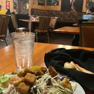 House Salad w/ breadsticks