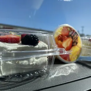 Fruit cakes and drink