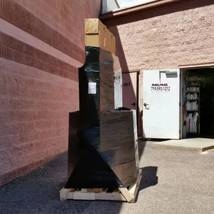 Custom box and pallet for artwork shipping.