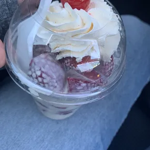 fresas con crema (strawberries and cream)