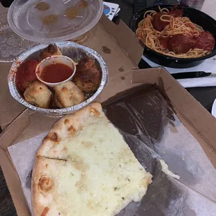 Spaghetti & Meatballs