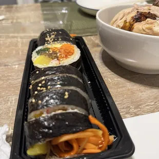 Good kimbap in Gaithersburg, but the price is a little higher than the food prices at the supermarket's food counter.