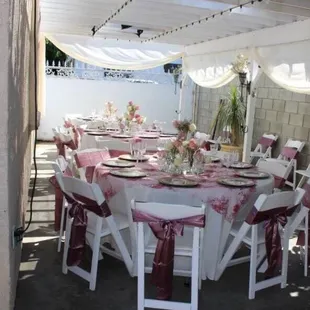 The chairs I rented were clean and well treated. It looked beautiful.