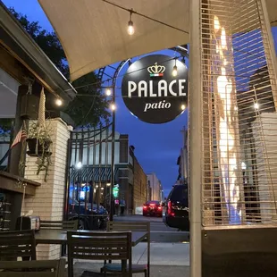 the outside of a restaurant