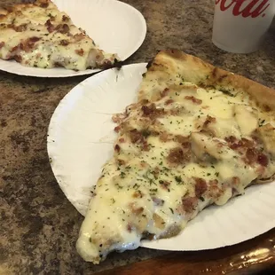 Chicken, bacon ranch pizza