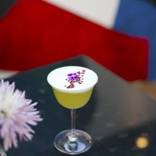 THE MAYAN MONK
mezcal | green chartreuse| pink peppercorn-pineapple
reduction| citrus | egg white