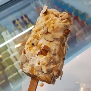 Oreo Paleta with Smores topping