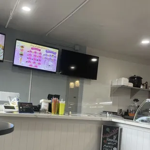 Very clean interior - raspado and elote were great!