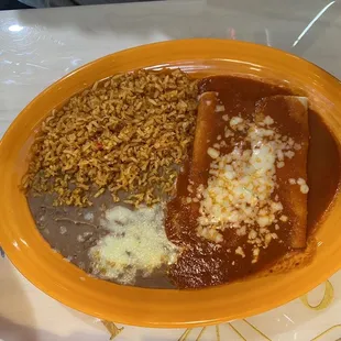 Combo plate with cheese enchiladas