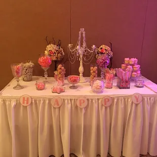 They provided provide the table and linens