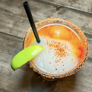  margarita with a lime slice