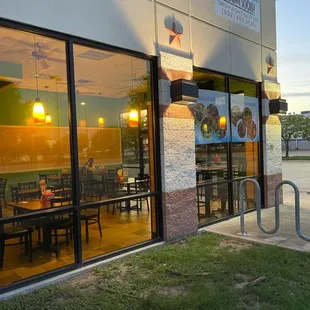 the outside of a restaurant