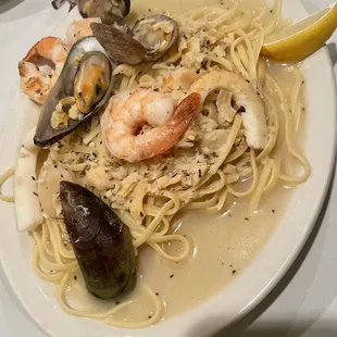 Seafood combo with garlic sauce