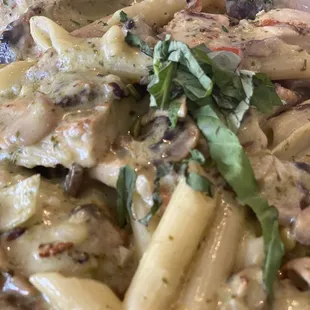 Chicken Pesto with artichokes and mushrooms (Special of the day)