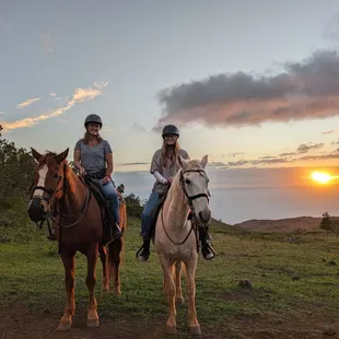 Our guided tour was perfectly timed for the gorgeous sunset on the Wai&apos;anae Coast.