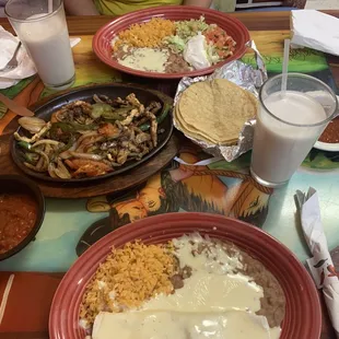 Steak fajitas  Burrito Alpastor  Horchatas