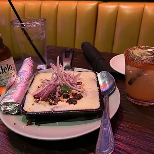 Queso Fundido, Modelo, chili pepino &amp; 2 tortillas