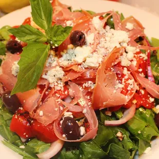 Spinach prosciutto salad