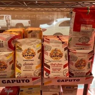 Flours for sale. 4H for pizza, semola, type 00