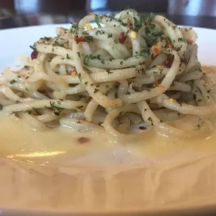 Aglio, oleo, and pepperincino (vegan), a classic Román dish