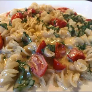 Fusilli with caprese cream (vegetarian)