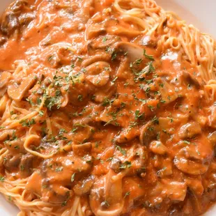 Pink mushroom sauce with taglierini (vegetarian)