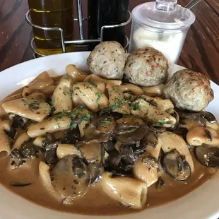 Mushroom marsala with rigatoni and meatballs