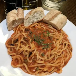 Puttanesca with bucatini (vegan)