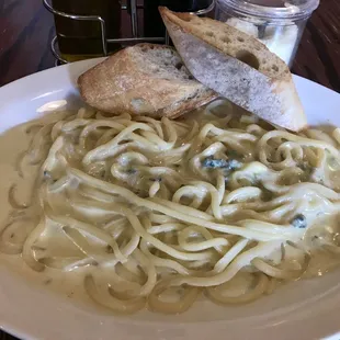 Gorgonzola with bucatini