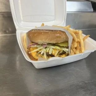 Cheeseburger w/ Fries