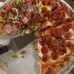 Medium half Super Deluxe (light onions), half triple spicy/cupping pepperoni. 100% delicious!