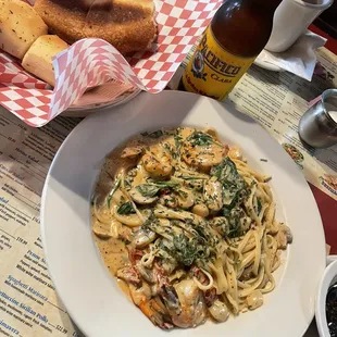 10/10 never disappoints! Cutest and nicest server. Love the mom and pop environment. #supportlocal