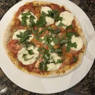 Margarita pizza with fresh ingredients