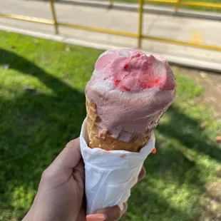 Double scoop: chocolate abuelita &amp; fresas con crema.