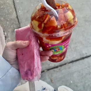 Paleta de fresa (crema) y mangonada