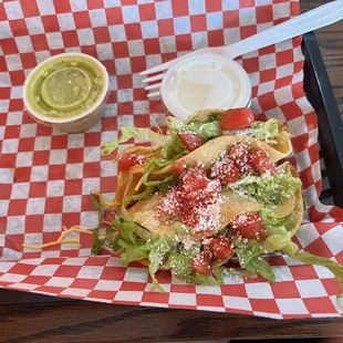 2 crispy tacos