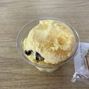 rompope ice cream with raisins