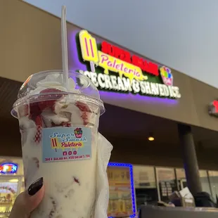 Strawberries and creme with no raisins