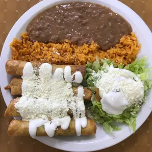a plate of mexican food