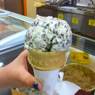 My little one picks her flavor!