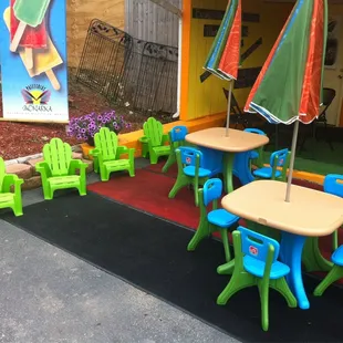 Fun tables for the kids to sit at and enjoy there ice cream!