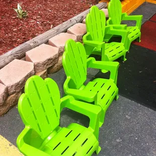 I love these kid chairs. So adorable.