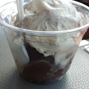 cinnamon sticky bun and dark chocolate ice cream!!