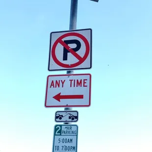 The lower Scenic Point (headed towards Kailua) has a 2 hour limit, but the No Parking sign at the top is confusing...