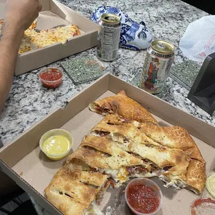 Medium deluxe meat calzone came with marinara dipping sauce and garlic dipping sauce. My husband like the 4 cheese pizza.