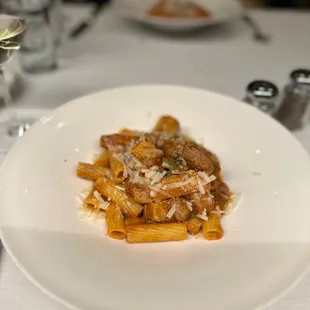 Rigatoni con Ragu Napolitano