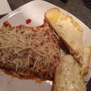 Lasagna &amp; cheesy garlic bread